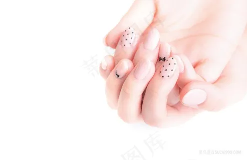 双手透明指甲美甲图片