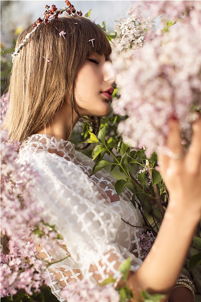 闻花香的时尚美女写真