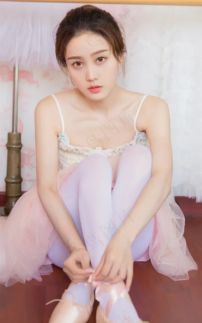 跳芭蕾舞的清纯美女高清图片