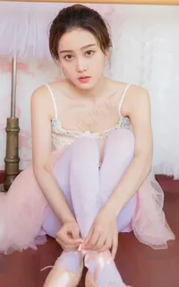 跳芭蕾舞的清纯美女高清图片