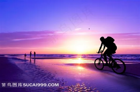 夕阳下海边骑单车的男士唯美风景图片 夕阳下海边骑单车的男士唯美风景图片