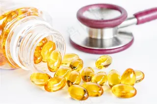 黄色透明维生素e高清摄影图片