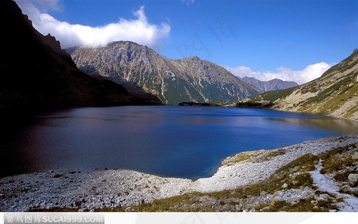 欧洲风情-波兰的塔特拉山的湖泊与山的美丽景色