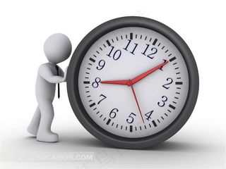 正往前推着时钟的立体小人高清图片