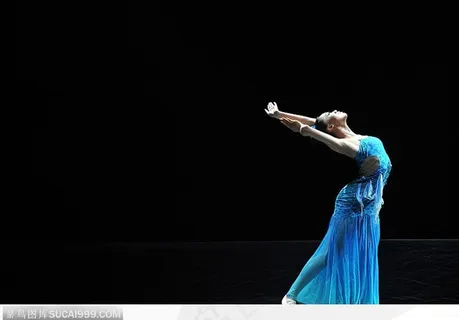 舞台上跳舞的人-7