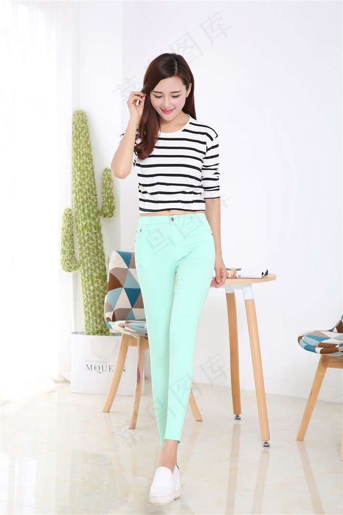 紧身裤女模特特写样片