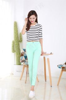 紧身裤女模特特写样片