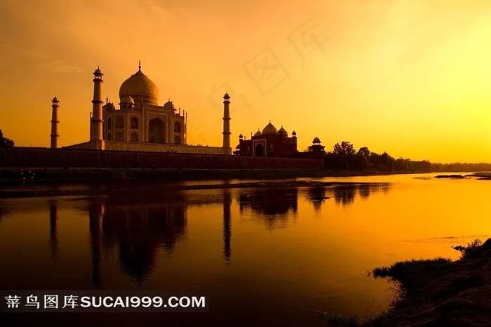 黄昏下的欧式城堡高清图片