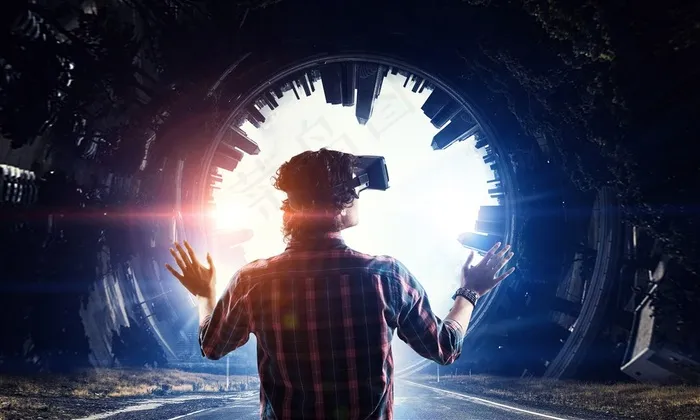 戴着vr眼镜体验的男士高清图片