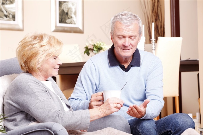 幸福的老年人图片