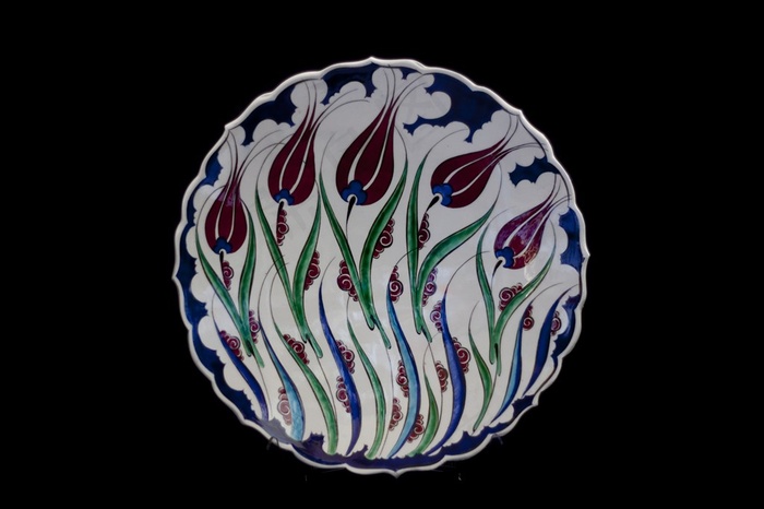 精美花卉花纹瓷器盘子