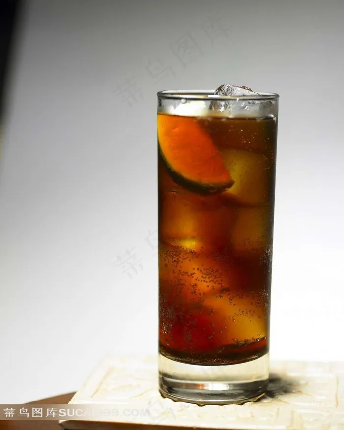 冰镇柠檬鸡尾酒图片