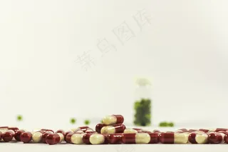 红白胶囊图片