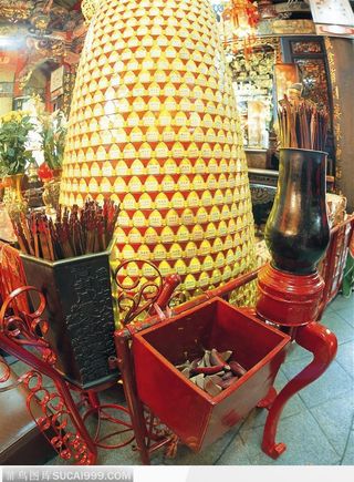 寺院内高大的香塔