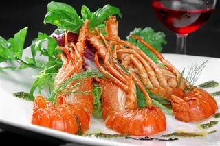 香草蒜香焗整只澳洲大龙虾美食素材