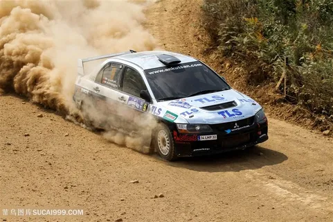 越野赛车冲沙高清图片