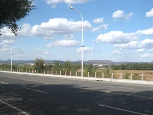 蓝天白云大马路