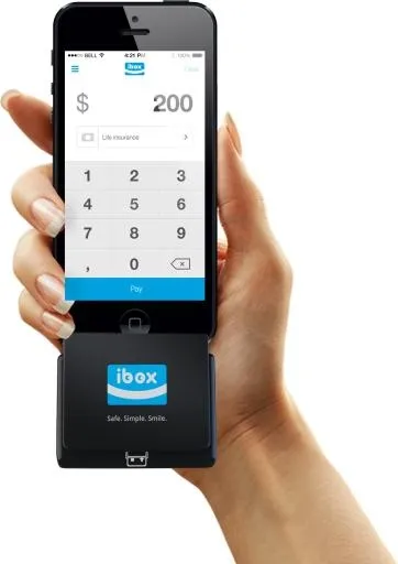 手机在手 PNG免抠(909x1284)