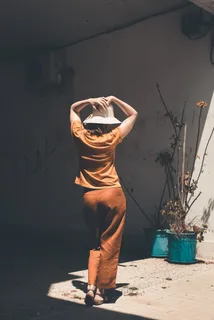 美女搔首弄姿背影图片 美女搔首弄姿背影图片