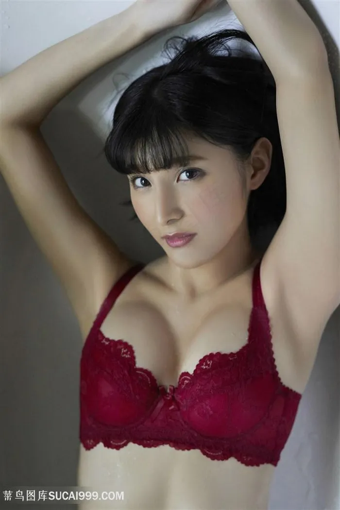 日本气质美女空姐泳装写真图片