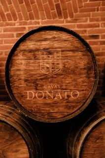 红酒橡木桶高清图片