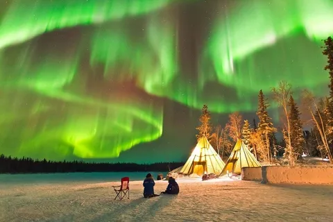 绿色极光壁纸图片