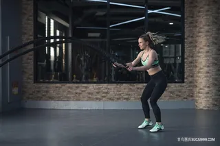 室内美女健身运动图片