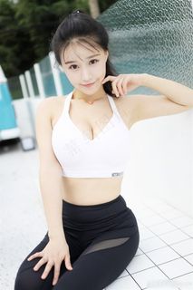 朱可儿紧身裤性感干练美女写真图片