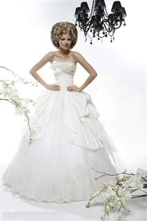 气质高贵象公主一样穿白色晚礼服婚纱的气质美女婚庆图片