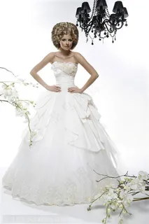 气质高贵象公主一样穿白色晚礼服婚纱的气质美女婚庆图片