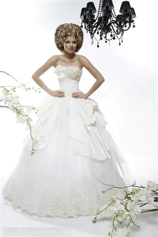 气质高贵象公主一样穿白色晚礼服婚纱的气质美女婚庆图片