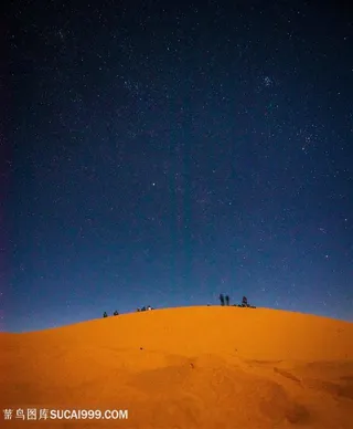 夜晚橙黄沙漠图片