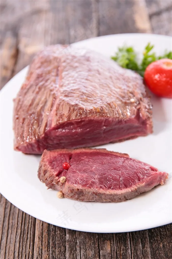盘子里的切片牛肉高清摄影图片