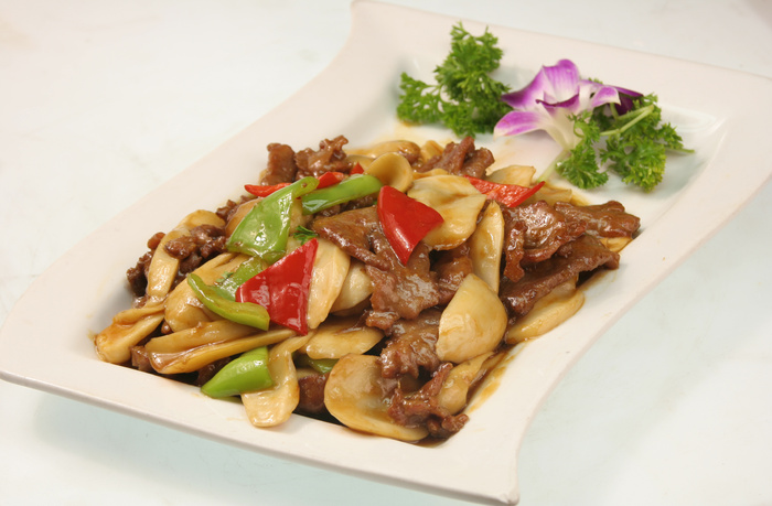 牛肝菌炒牛柳（牛肝菌、牛柳、青红椒）咸鲜
