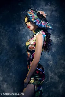 拿扇子的旗袍女性图片 拿扇子的旗袍女性图片