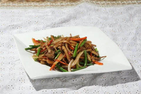 肉炒茶树菇 18元