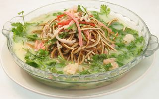 鸡火煮干丝（干丝、鸡丝、火腿、虾仁）