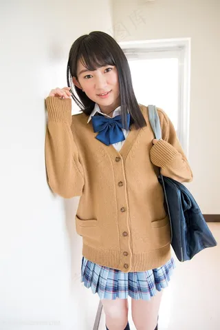 穿着超短裙的日本美女学生高清图片