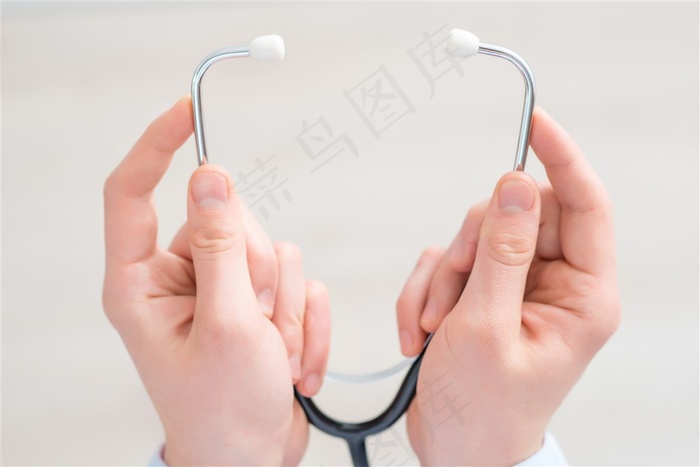 检查身体的可爱宝宝高清图片