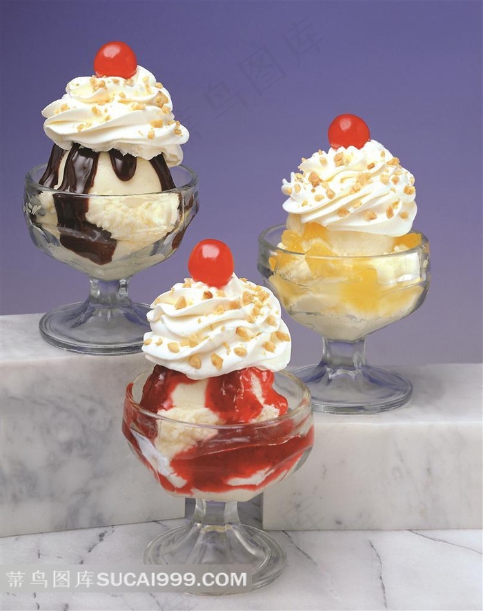 草莓菠萝巧克力雪糕配花生车厘子高清图片