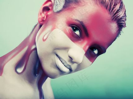 大胆彩绘美女图片