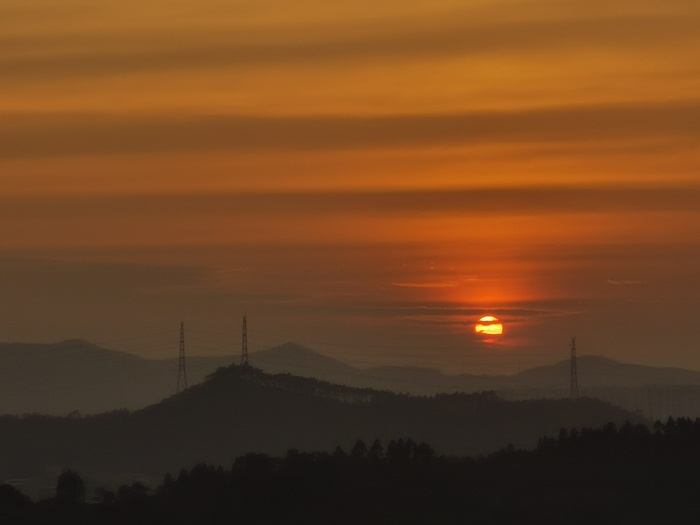 日落唯美水墨山景晚霞