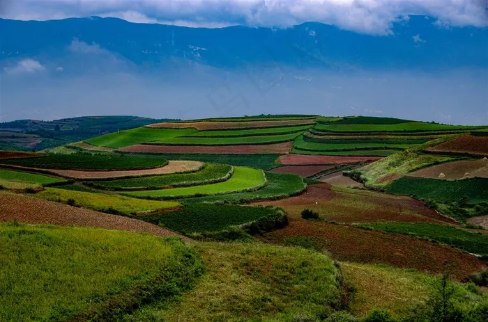 云南东川红土地风景高清图片