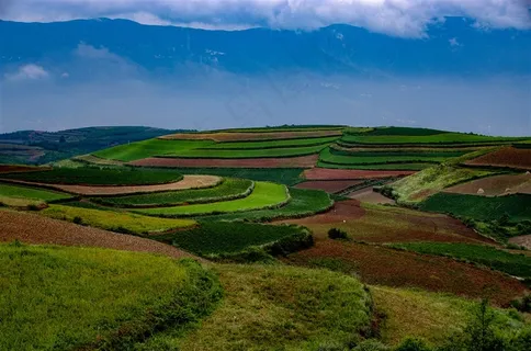 云南东川红土地风景高清图片