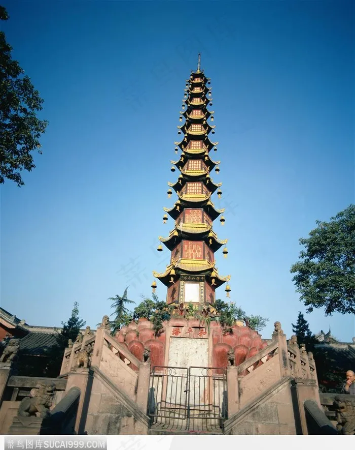 高大的圆形宝塔建筑图片