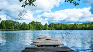 湖水蓝天白云高清