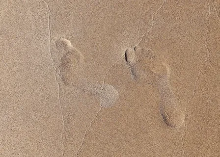 沙滩脚印图片素材