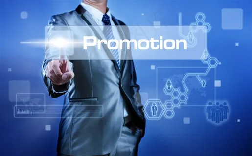 西装男人科技背景按钮图片