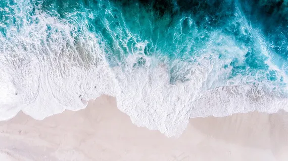 蓝色大海浪花图片 蓝色大海浪花图片