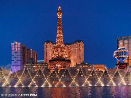 夜晚巴黎喷泉后的埃菲尔铁塔